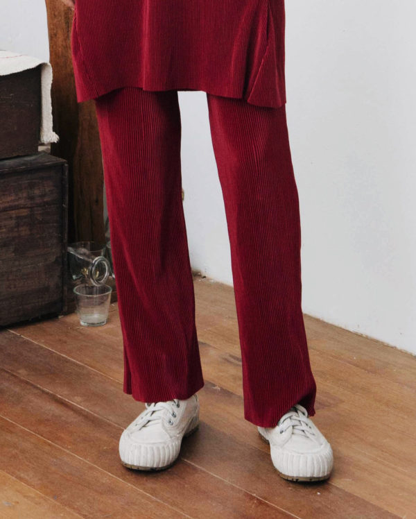 AYNIRISM Maroon red pleat pants กางเกงพลีทสีแดง