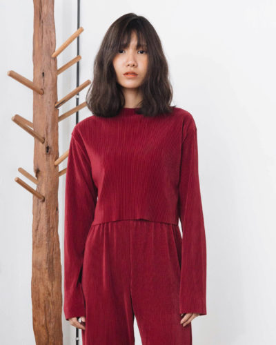 AYNIRISM Maroon red pleat crop top with Maroon red pleat pants เสื้อครอปสีแดง และ กางเกงพลีทสีแดง