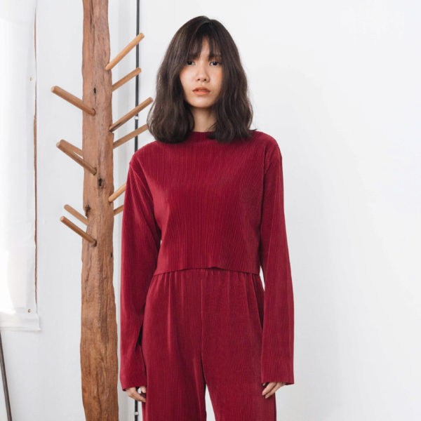 AYNIRISM Maroon red pleat crop top with Maroon red pleat pants เสื้อครอปสีแดง และ กางเกงพลีทสีแดง