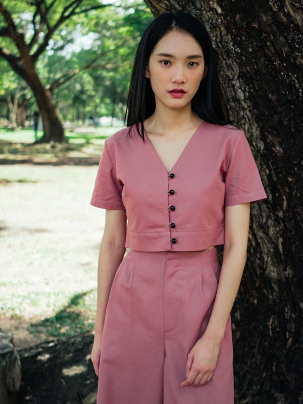 AYNIRISM Rose pink cotton linen button front crop top with Rose pink cotton linen wide crop pants เสื้อครอปคอตตอนลินินกระดุมหน้า สีชมพู และ กางเกงขากว้างคอตตอนลินิน สีชมพู