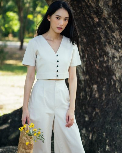 AYNIRISM Ivory cotton linen button front crop top with Ivory cotton linen wide crop pants เสื้อครอปคอตตอนลินินกระดุมหน้า สีขาวงา และ กางเกงขากว้างคอตตอนลินิน สีขาวงา