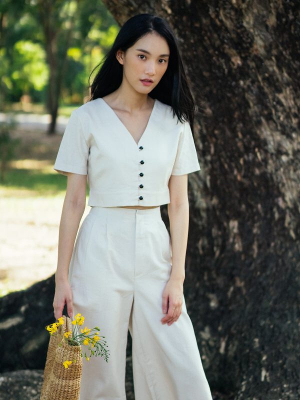 AYNIRISM Ivory cotton linen button front crop top with Ivory cotton linen wide crop pants เสื้อครอปคอตตอนลินินกระดุมหน้า สีขาวงา และ กางเกงขากว้างคอตตอนลินิน สีขาวงา